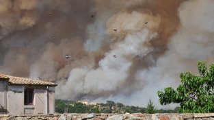 Imatge de l'incendi que v afectar la Jonquera el juliol de 1986