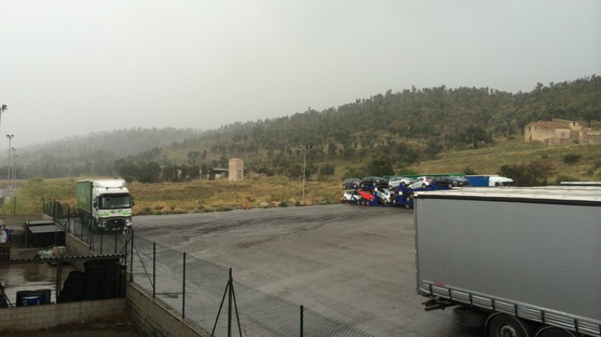 Tempesta de pluja i pedra molt intensa aquest divendres a la Jonquera