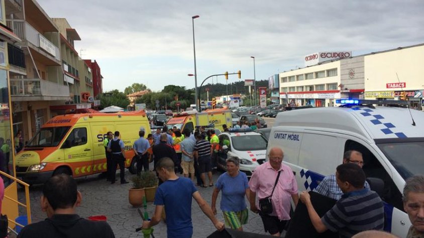 Agents sanitaris i policials de diversos cossos de seguretat han intervingut en el succés