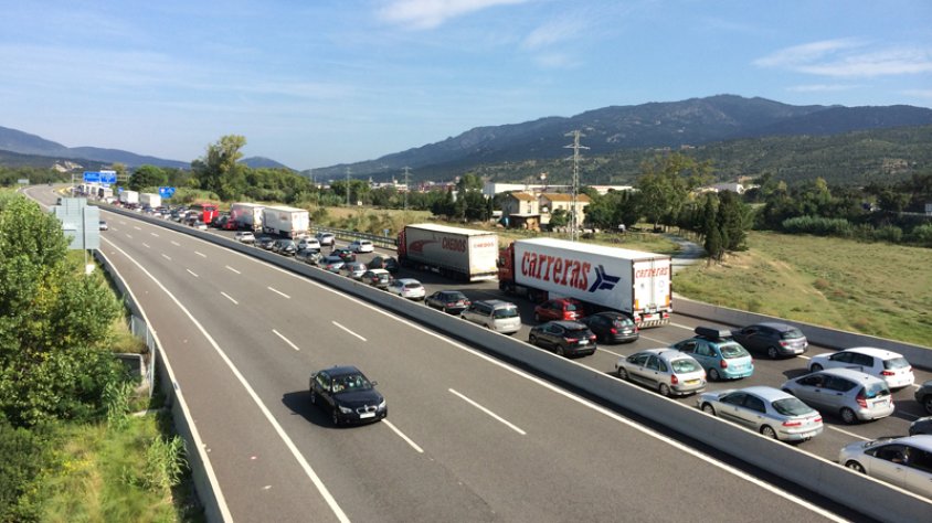 L'AP7 avui de bon matí des del punt de captació d'aigües de la Jonquera i pont d'accés al veïnat de l'Estrada (Agullana)