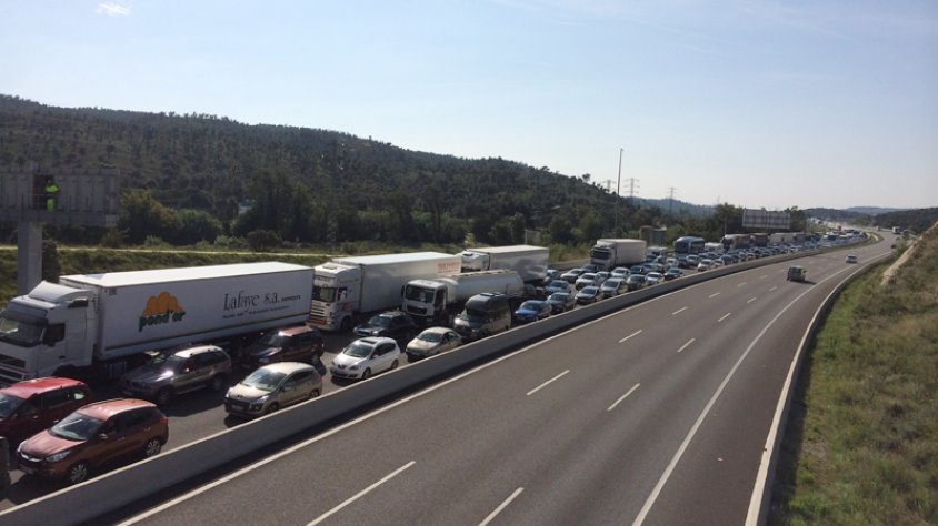 Les cues van arribar als 8 km