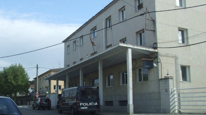 La policia espanyola va detenir un lladre que saltava per la finestra al carrer del Pont