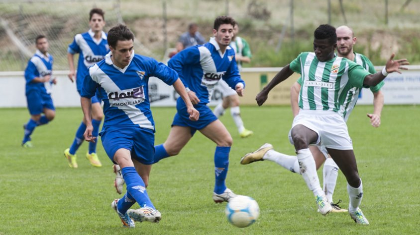 Una imatge del partit contra l'Avià