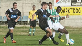 Una imatge del partit contra l'Horta al camp municipal de Les Forques