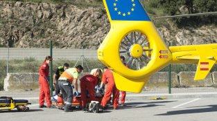 L'helicòpter ha aterrat a l'aparcament que hi ha davant les perfumeries Marionnaud