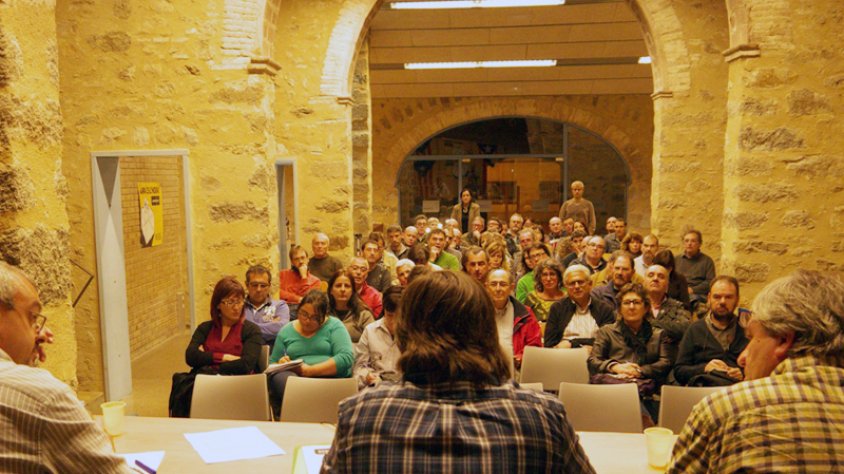 Els preparatius del "procés participatiu" continuen malgrat la suspensió del Tribunal Constitucional