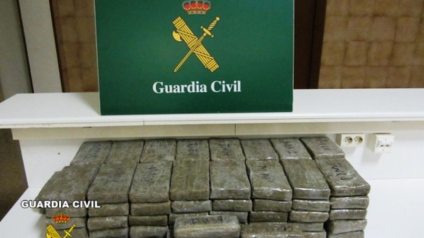 Detingut un home a la Jonquera amb 73 quilos d'haixix amagats al seu vehicle