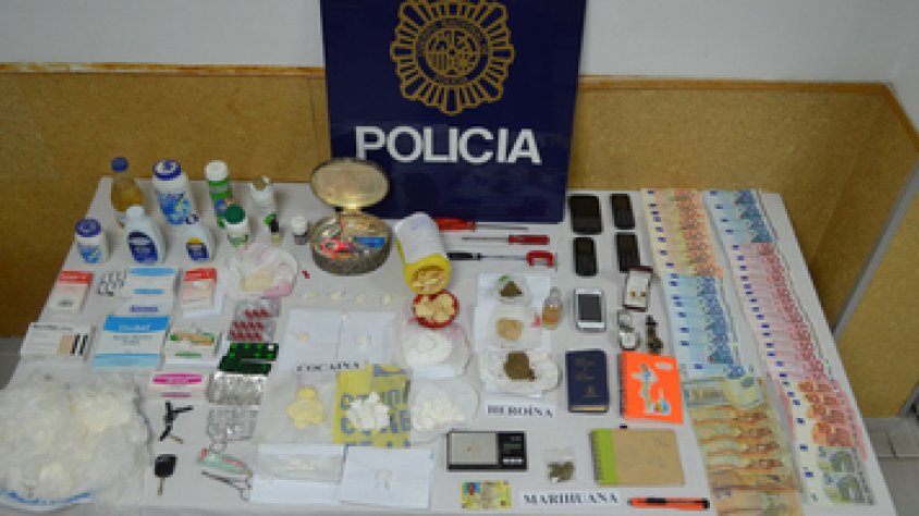 El material decomissat durant la operació policial, que va acabar amb 4 detinguts