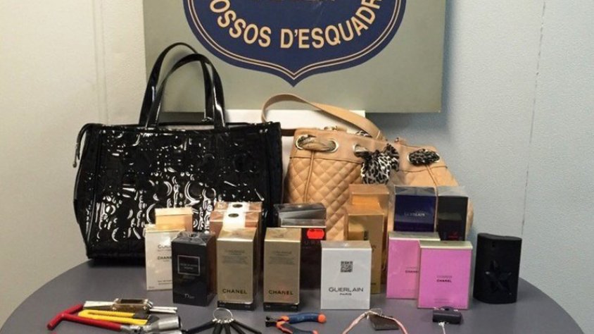 Els Mossos detenen quatre persones per haver robat perfums
