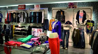 Espai Diesel a la botiga Tramuntana Moda d'El Portús