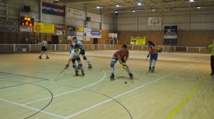 Partit del CP Jonquerenc a la pista del pavelló poliesportiu de la Jonquera