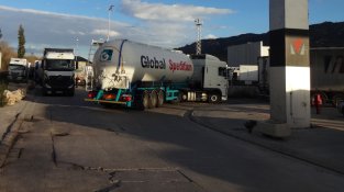 Confluència carrers Salines i Canigó ahir pel matí