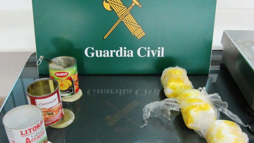 Detenen una parella a la Jonquera amb un quilo i mig de cocaïna amagat en llaunes de conserva