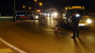 Un control antiterrorista a la rotonda de la zona Esportiva de la Jonqueera aquest vespre