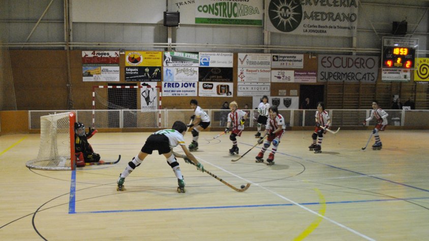 Un dels partits d'hoquei patins d'aquest cap de setmana al pavelló de la Jonquera