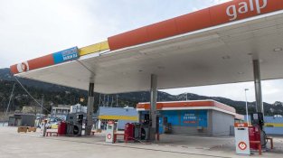 Caiguda de plaques a la gasolinera Galp del sector duana