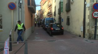 Operació policial al carrer Major de la Jonquera
