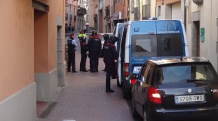 Operació policial al carrer Major de la Jonquera