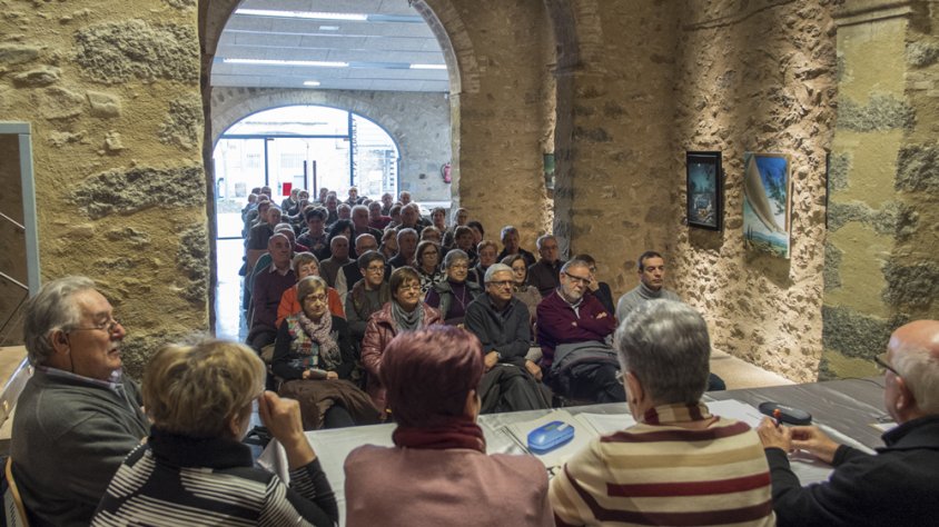 Reunió general de socis del Casal de l'Avi a Can Laporta