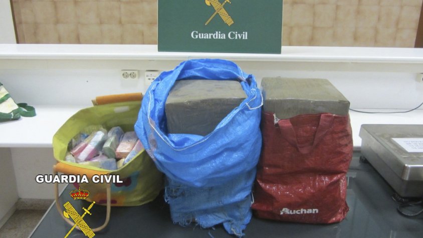 La Guàrdia Civil deté un home amb quasi 70 quilos d'haixix al cotxe a La Jonquera