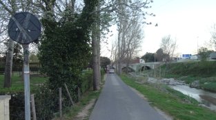 Aquest vial s'ha batejat amb el nom de Camí del Molí d'en Bosch