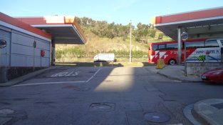 Entre gasolinera i gasolinera, el carrer del Jonc