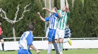 Una imatge del partit d'ahir contra el Mollet al camp de Les Forques