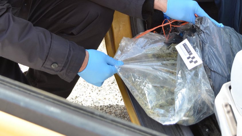 Un marroquí i un francès detinguts amb 3,2 kg d'haixix i 2 de cabdells de marihuana