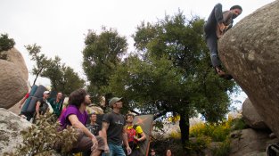 La Jonquera és un lloc propici per a la pràctica de l'escalada "boulder".