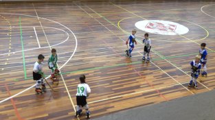 Una imatge del partit del Iniciació A al pavelló poliesportiu de la Jonquera aquest cap de setmana