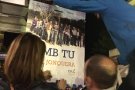 L'enganxada de cartells dóna el tret de sortida a la cursa cap a l'alcaldia de la Jonquera