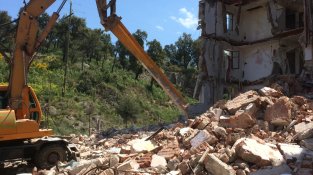 Comença l'enderroc de l'antiga caserna de la Guàrdia Civil