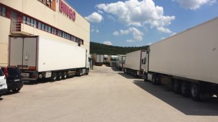 En dies festius els camions ocupen les places destinades als vehicles