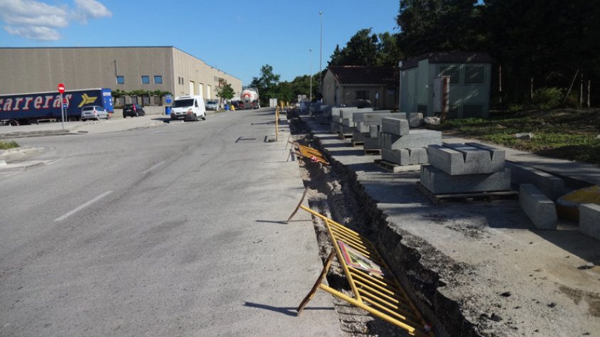 Carrer al polígon La Campa de la Jonquera. Un estudi del consell comarcal preveu millorar la competitivitat dels polígons del municipi
