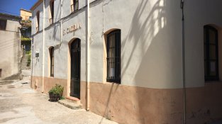 Façana de la Societat de la Vajol
