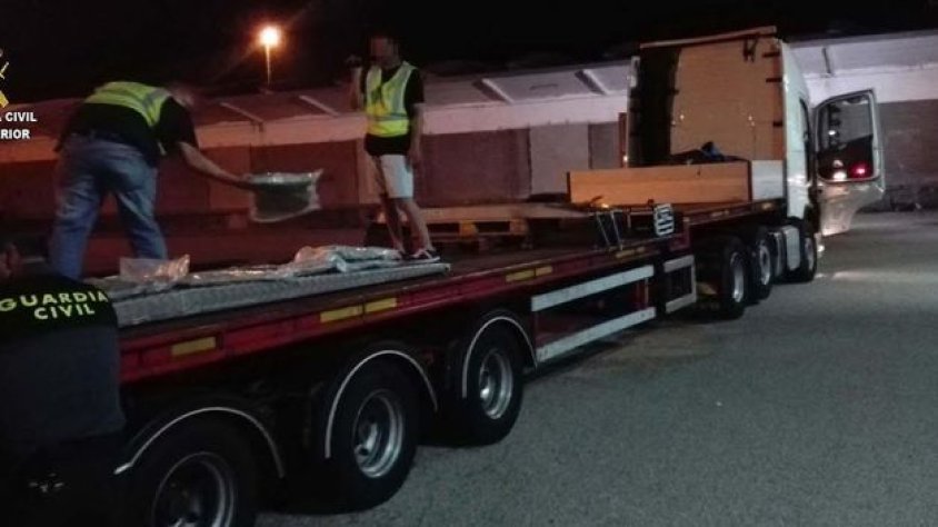 Detenen el xofer d'un camió amb 116 quilos de marihuana