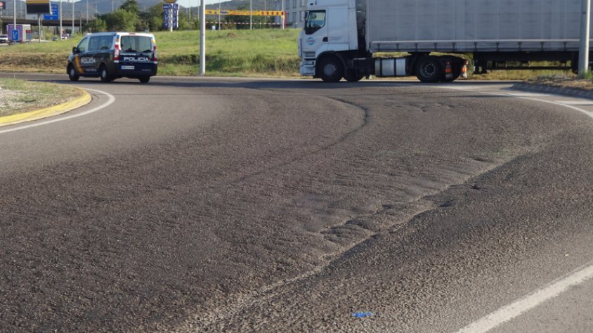 La il·luminació deficient i el mal estat de les rotondes i de l'asfalt són temes pendents
