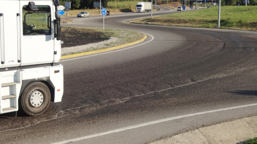 Rotonda de Can Quartos a la Jonquera. Les càmeres s'han instal·lat en algunes de les rotondes i accessos de la Jonquera