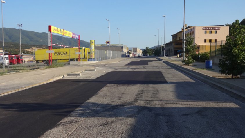 Reparen el tram inicial del carrer 6 d'octubre