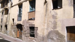 La Policia Local detecta vivint en una casa insalubre tres «irregulars»