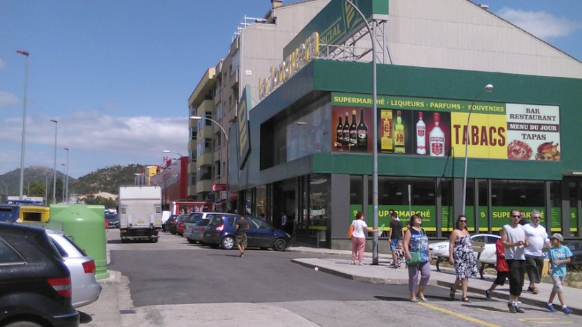 Els fets van passar en el supermercat Dutty Free del carrer Arriate