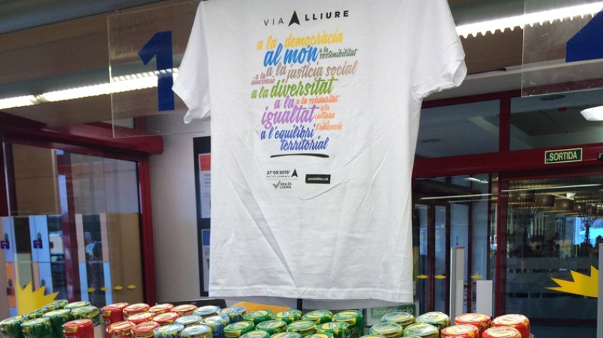 Les samarretes de l'11 de setembre 2015 ja es poden comprar al supermercat Esclat de la Jonquera