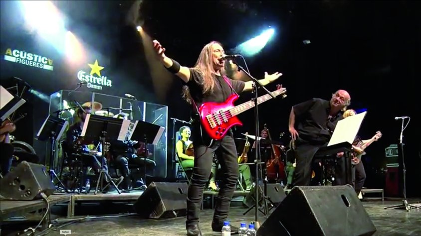 Quim Mandado i l’Orquestra de Cambra de l’Empordà, actuant al teatre El Jardí, dins l’Acústica 2015