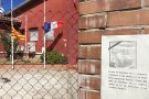 Banderes a mitja asta al parc de bombers de la Jonquera