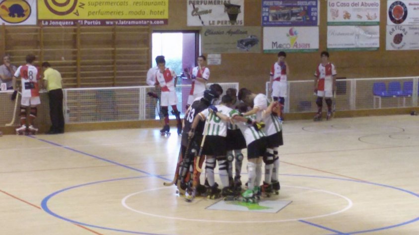 Una imatge del partit dels juvenils