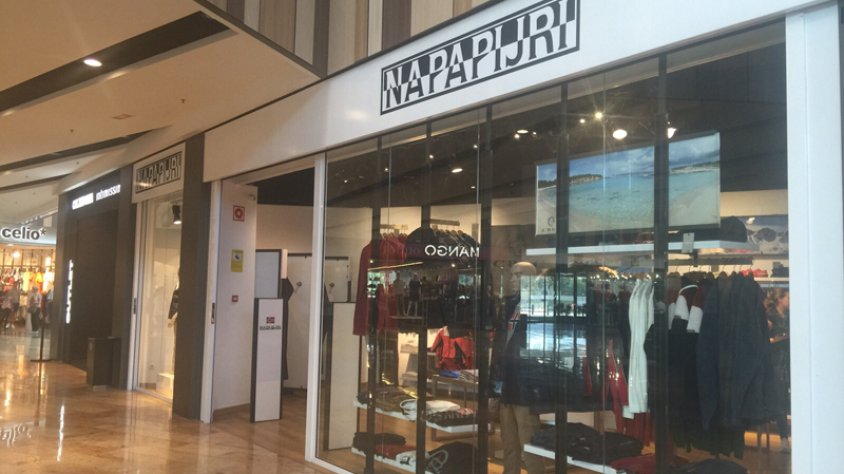 Gran Jonquera Outlet & Shopping comença la campanya de tardor amb l’obertura de la botiga NAPAPIJRI, que ofereix producte Outlet d’home, dona i nen.