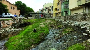 L'Ajuntament vol millorar la imatge del riu al seu pas pel tram urbà de la Jonquera
