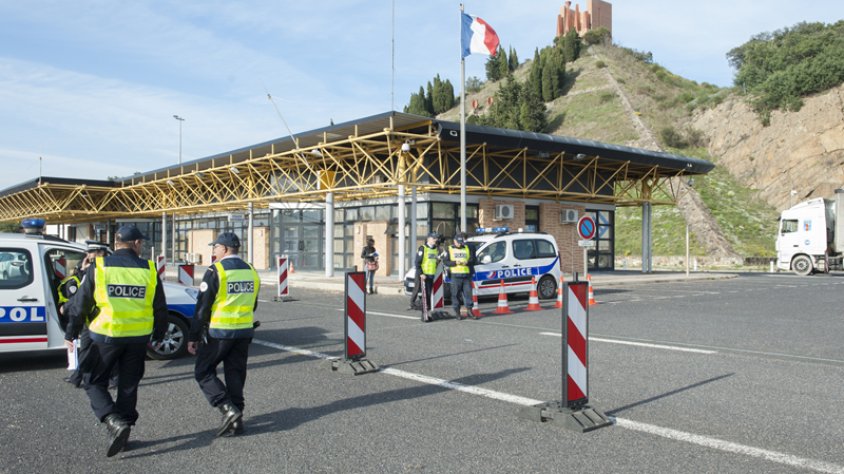 Blindatge policial a la frontera