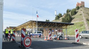Blindatge policial a la frontera