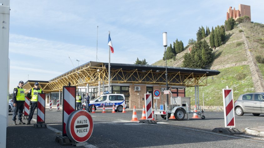 Blindatge a la frontera d'el Portús al llarg del dia d'ahir